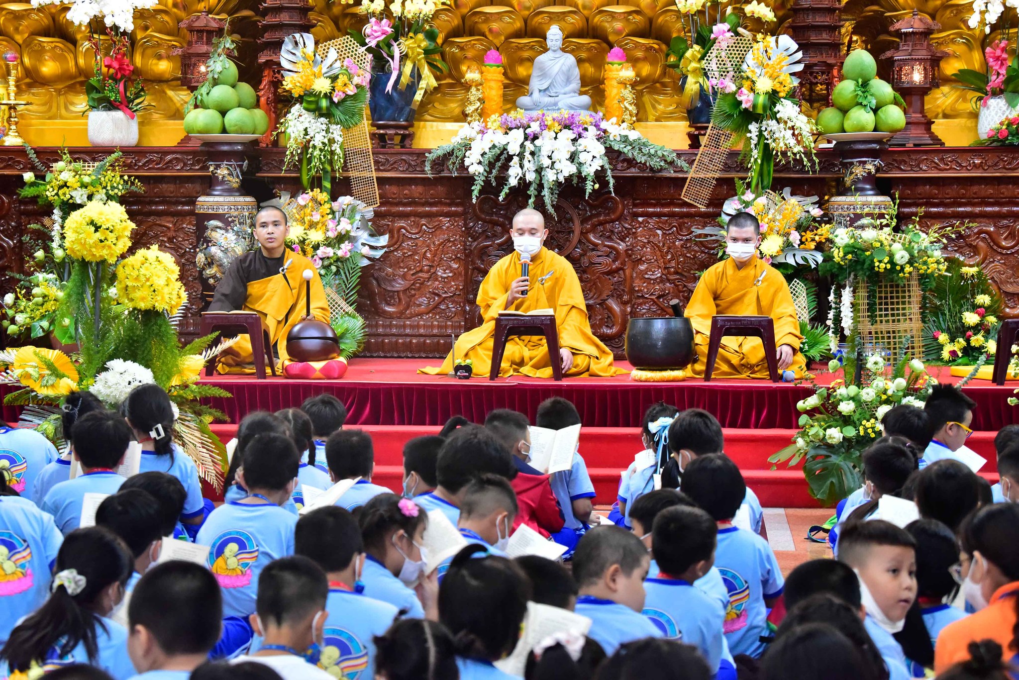 Cha mẹ ơi, cho con đến chùa học tập, vui chơi!