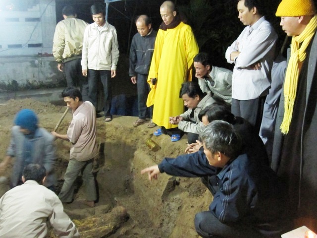 Quảng Ngãi: Hài cốt của Hòa Thượng Minh  Đức trải qua 26 năm vẫn còn nguyên vẹn.