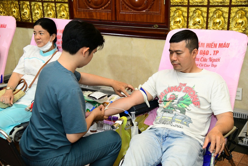 SÁNG THỨ BẢY ĐONG ĐẦY NGHĨA TÌNH VỚI 175 NGƯỜI ĐĂNG KÝ HIẾN MÁU TẠI CHÙA GIÁC NGỘ