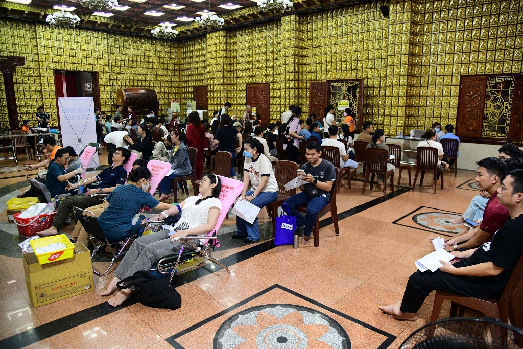 SÁNG THỨ BẢY ĐONG ĐẦY NGHĨA TÌNH VỚI 175 NGƯỜI ĐĂNG KÝ HIẾN MÁU TẠI CHÙA GIÁC NGỘ