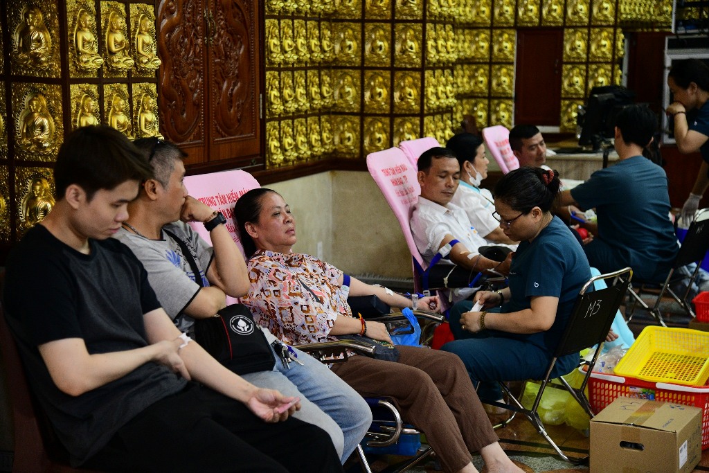 SÁNG THỨ BẢY ĐONG ĐẦY NGHĨA TÌNH VỚI 175 NGƯỜI ĐĂNG KÝ HIẾN MÁU TẠI CHÙA GIÁC NGỘ