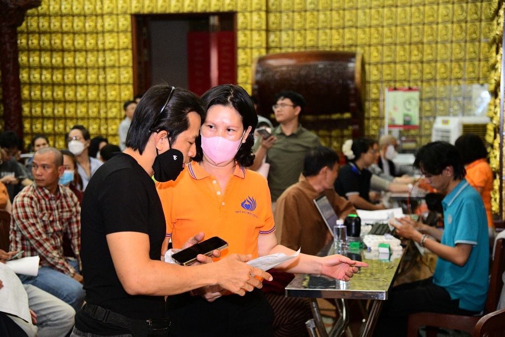 SÁNG THỨ BẢY ĐONG ĐẦY NGHĨA TÌNH VỚI 175 NGƯỜI ĐĂNG KÝ HIẾN MÁU TẠI CHÙA GIÁC NGỘ