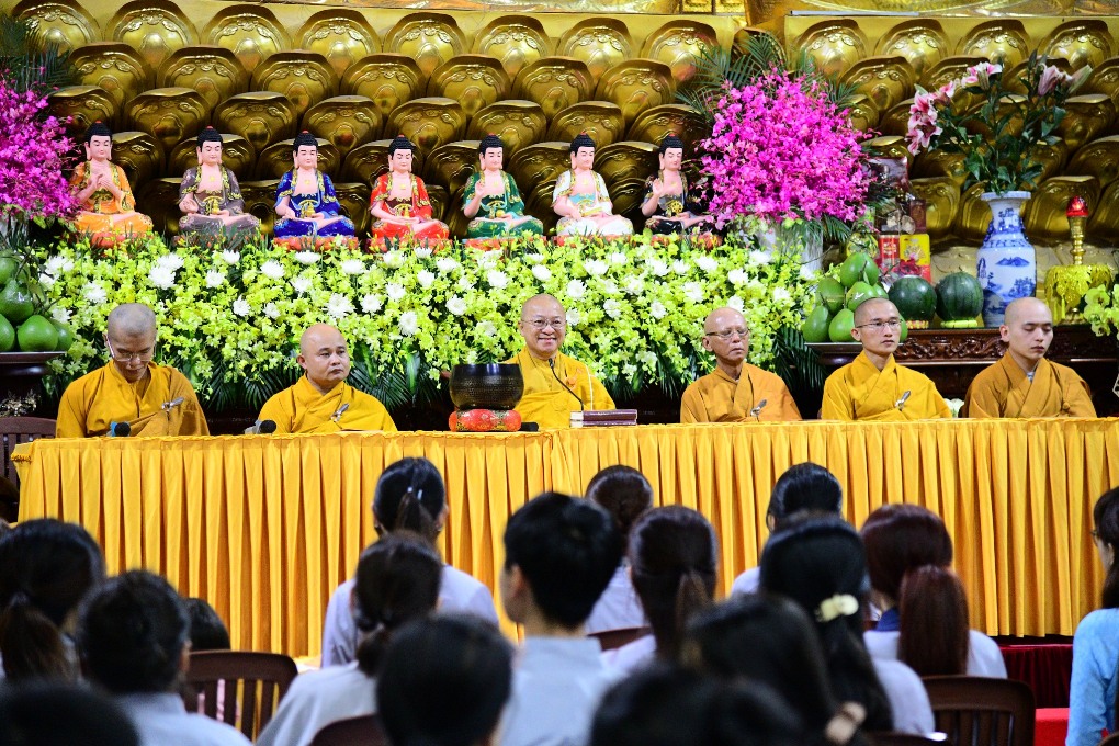 HƠN 200 PHẬT TỬ PHÁT TÂM QUY Y TAM BẢO TẠI CHÙA GIÁC NGỘ - GIEO HẠT BỒ-ĐỀ ĐÊM RẰM THÁNG GIÊNG