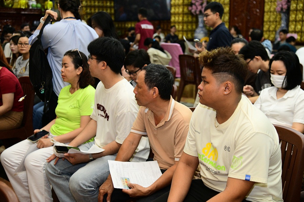 SÁNG THỨ BẢY ĐONG ĐẦY NGHĨA TÌNH VỚI 175 NGƯỜI ĐĂNG KÝ HIẾN MÁU TẠI CHÙA GIÁC NGỘ