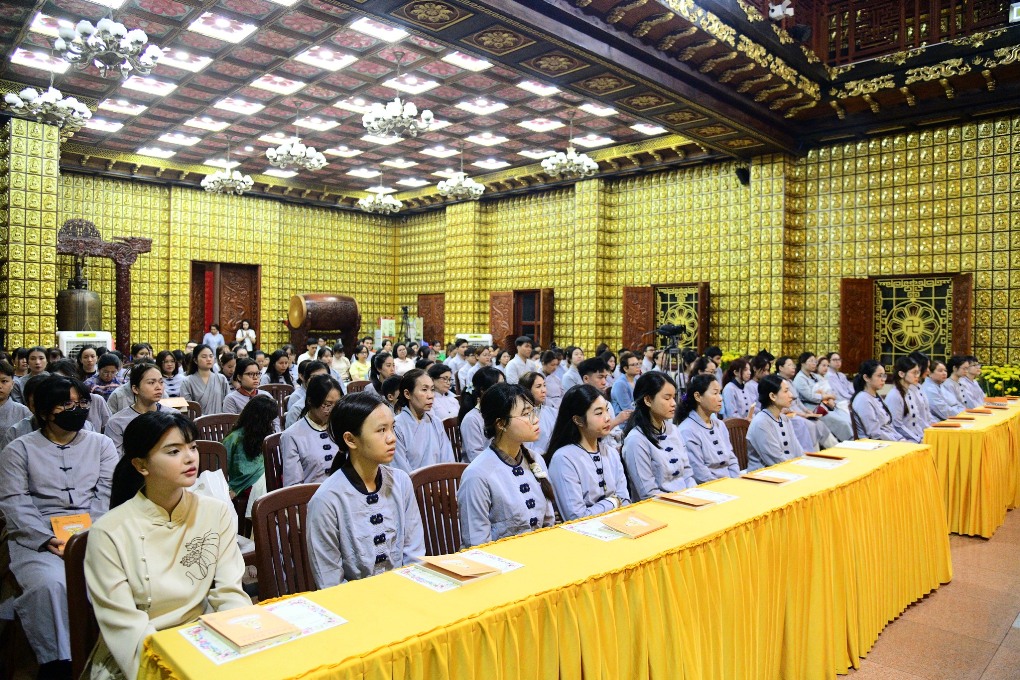 HƠN 200 PHẬT TỬ PHÁT TÂM QUY Y TAM BẢO TẠI CHÙA GIÁC NGỘ - GIEO HẠT BỒ-ĐỀ ĐÊM RẰM THÁNG GIÊNG