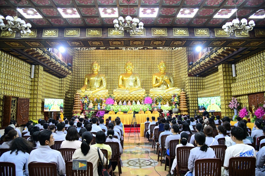 HƠN 200 PHẬT TỬ PHÁT TÂM QUY Y TAM BẢO TẠI CHÙA GIÁC NGỘ - GIEO HẠT BỒ-ĐỀ ĐÊM RẰM THÁNG GIÊNG