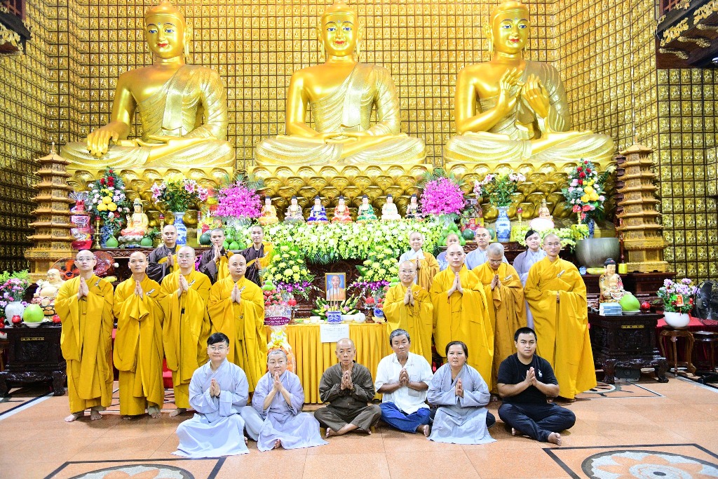 TRANG NGHIÊM LỄ TƯỞNG NIỆM THÂN MẪU THƯỢNG TỌA THÍCH NHẬT TỪ TẠI CHÙA GIÁC NGỘ