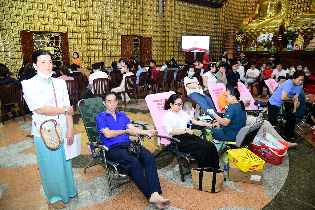 SÁNG THỨ BẢY ĐONG ĐẦY NGHĨA TÌNH VỚI 175 NGƯỜI ĐĂNG KÝ HIẾN MÁU TẠI CHÙA GIÁC NGỘ