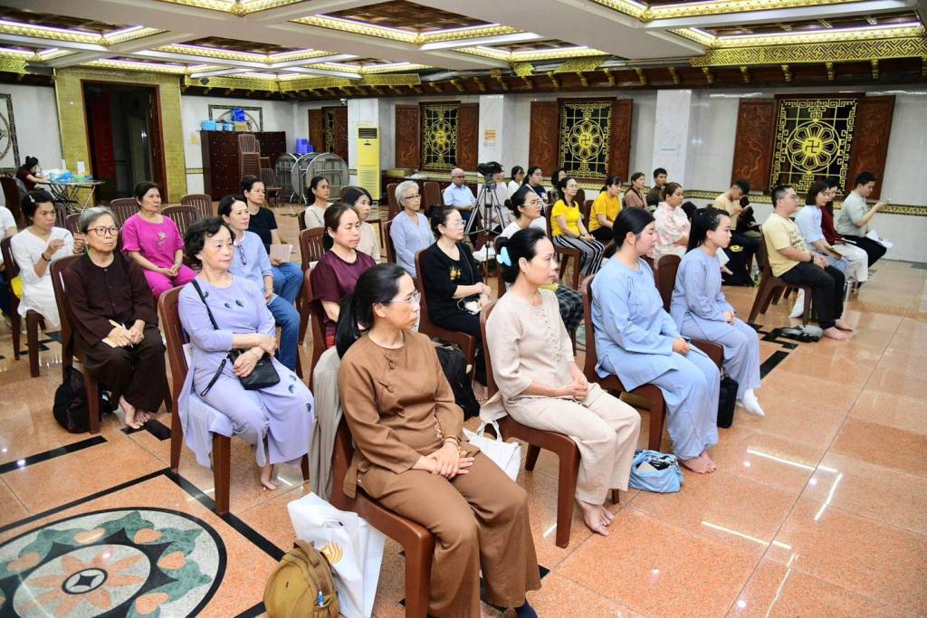 LỄ KHAI GIẢNG LỚP PHẬT PHÁP CĂN BẢN & NÂNG CAO HOÀN MÃN, QÚY PHẬT TỬ MANG NIỀM HOAN HỶ TRỌN VẸN VỀ NHÀ