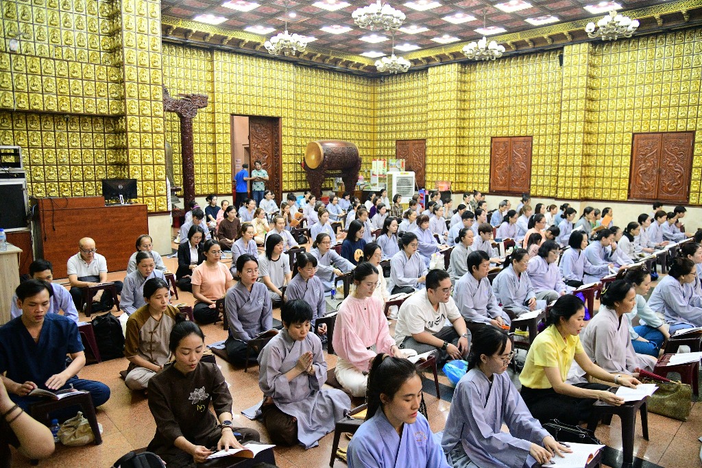 ĐÊM SÁM HỐI – TRỞ VỀ LẮNG NGHE CHÍNH MÌNH TẠI CHÙA GIÁC NGỘ