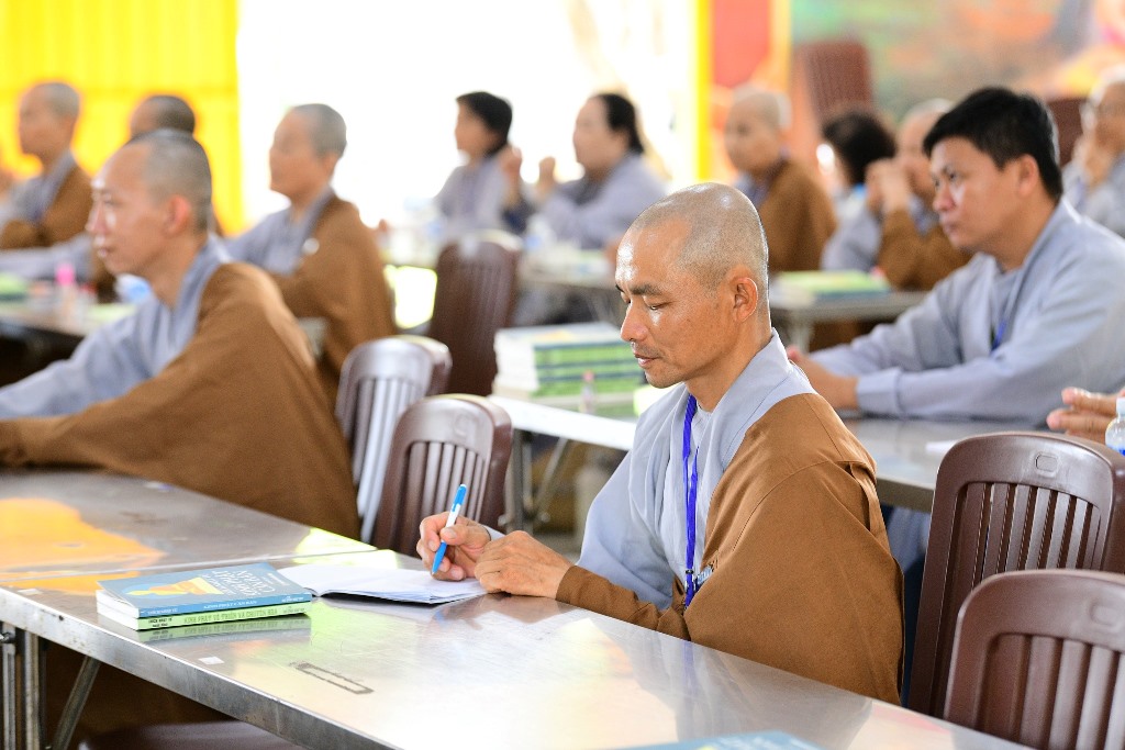 NUÔI DƯỠNG ĐẠO TÂM – SOI SÁNG CHÍNH MÌNH
