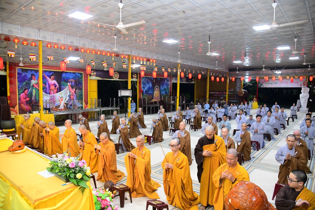 LỄ SÁM HỐI TOÀN THỂ TẠI CHÙA QUAN ÂM ĐÔNG HẢI