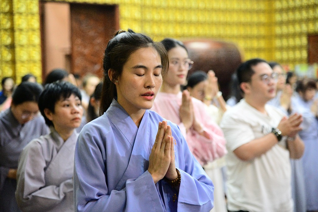 ĐÊM SÁM HỐI – TRỞ VỀ LẮNG NGHE CHÍNH MÌNH TẠI CHÙA GIÁC NGỘ