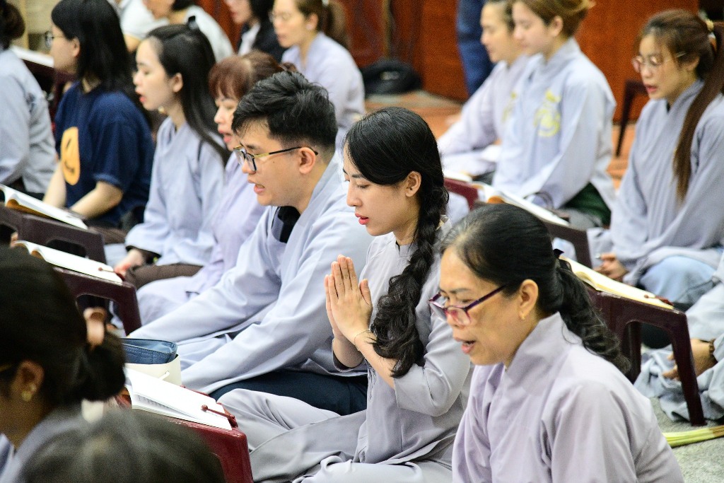 ĐÊM SÁM HỐI – TRỞ VỀ LẮNG NGHE CHÍNH MÌNH TẠI CHÙA GIÁC NGỘ