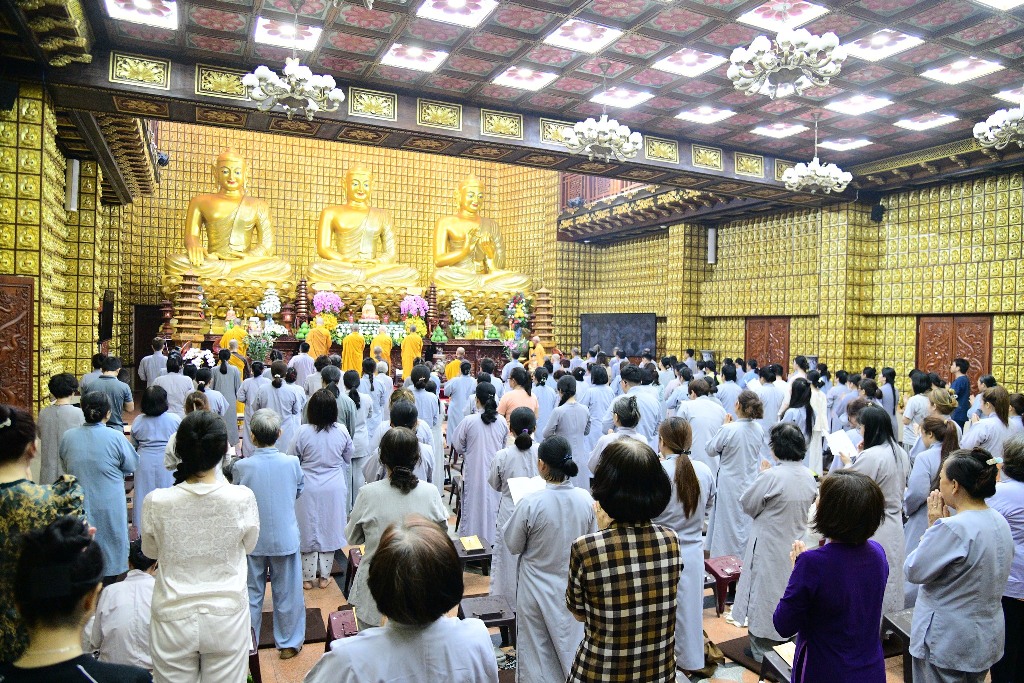 ĐÊM SÁM HỐI – TRỞ VỀ LẮNG NGHE CHÍNH MÌNH TẠI CHÙA GIÁC NGỘ