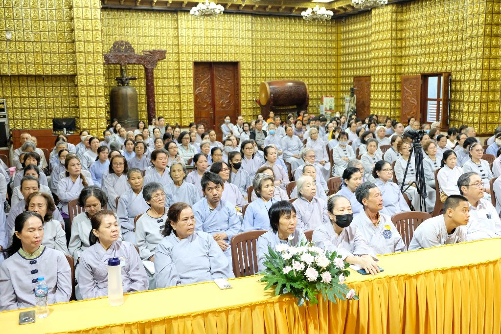 LÀM CHỦ CẢM XÚC – CHÌA KHÓA AN LẠC GIỮA ĐỜI SỐNG HIỆN ĐẠI