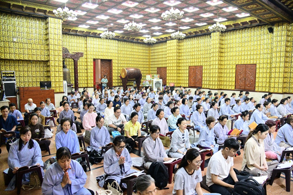 ĐÊM SÁM HỐI – TRỞ VỀ LẮNG NGHE CHÍNH MÌNH TẠI CHÙA GIÁC NGỘ