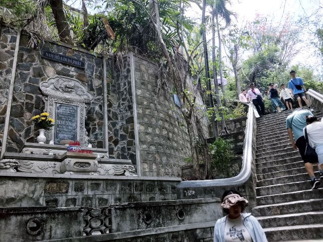 Vào chùa Long Sơn thắp nén hương tưởng niệm Thánh Tử Đạo