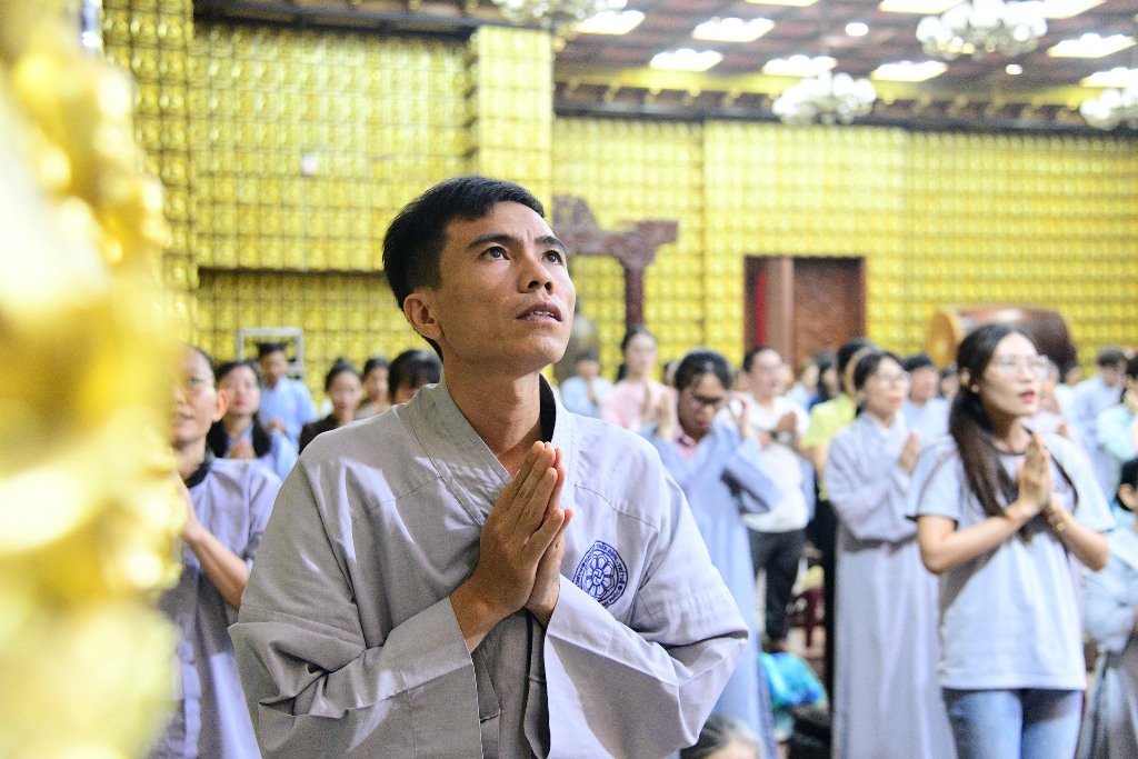 ĐÊM SÁM HỐI – TRỞ VỀ LẮNG NGHE CHÍNH MÌNH TẠI CHÙA GIÁC NGỘ