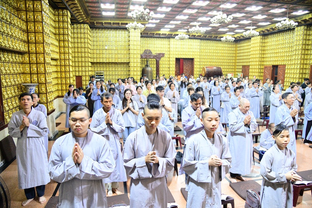 ĐÊM SÁM HỐI – TRỞ VỀ LẮNG NGHE CHÍNH MÌNH TẠI CHÙA GIÁC NGỘ