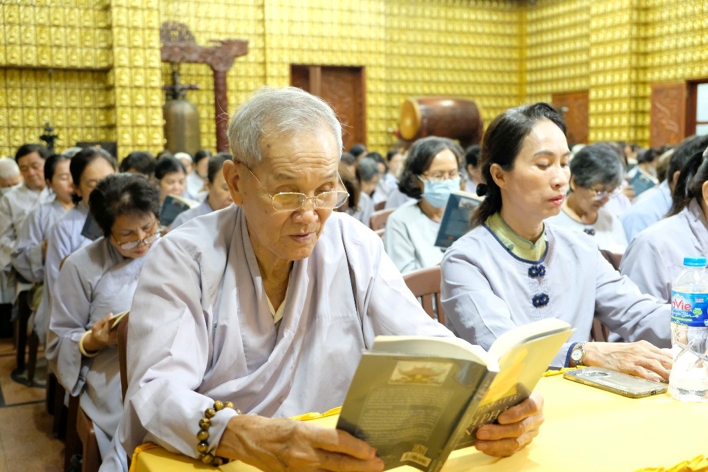 LÀM CHỦ CẢM XÚC – CHÌA KHÓA AN LẠC GIỮA ĐỜI SỐNG HIỆN ĐẠI