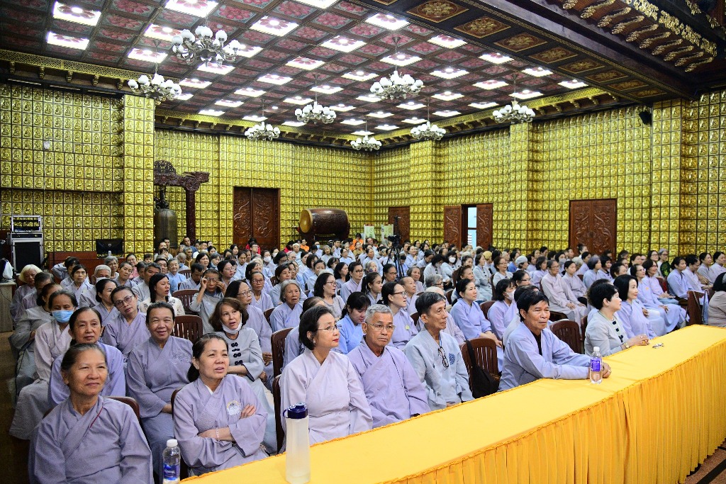 THẮP SÁNG TINH THẦN TRUNG ĐẠO TRONG MÙA PHẬT ĐẢN 
