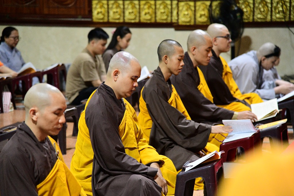 LÀM MỚI THÂN TÂM ĐÓN MỪNG PHẬT ĐẢN