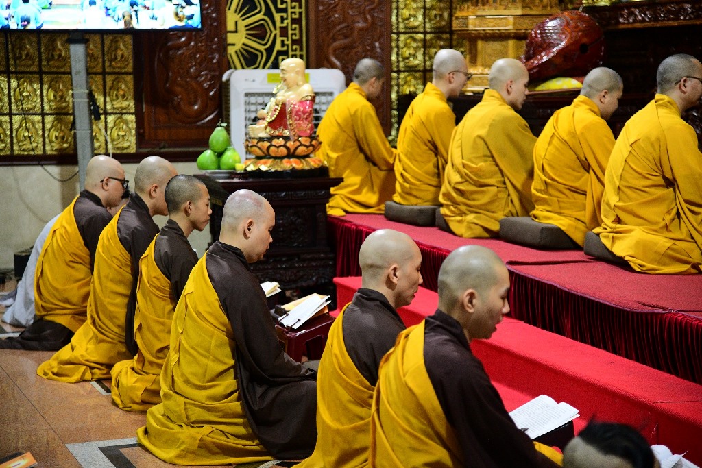 LÀM MỚI THÂN TÂM ĐÓN MỪNG PHẬT ĐẢN