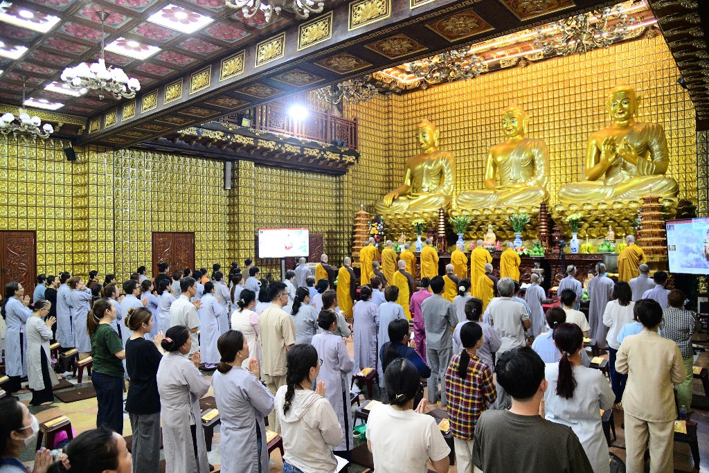 LÀM MỚI THÂN TÂM ĐÓN MỪNG PHẬT ĐẢN