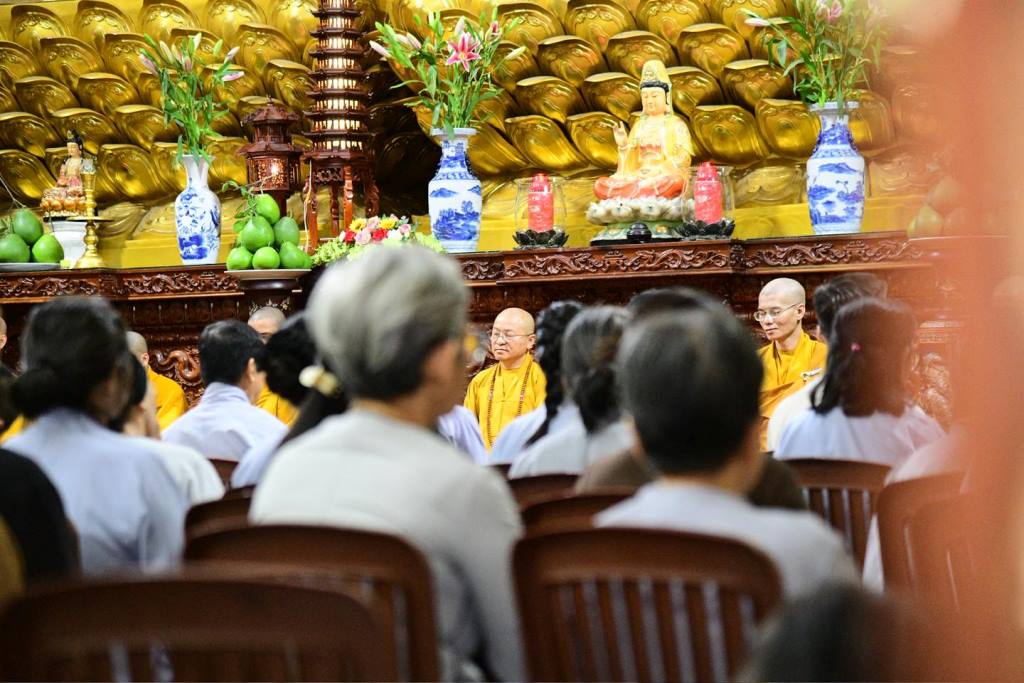 TRỞ VỀ VỚI HƠI THỞ: THẦY NHẬT TỪ HƯỚNG DẪN CỐT LÕI HÀNH THIỀN