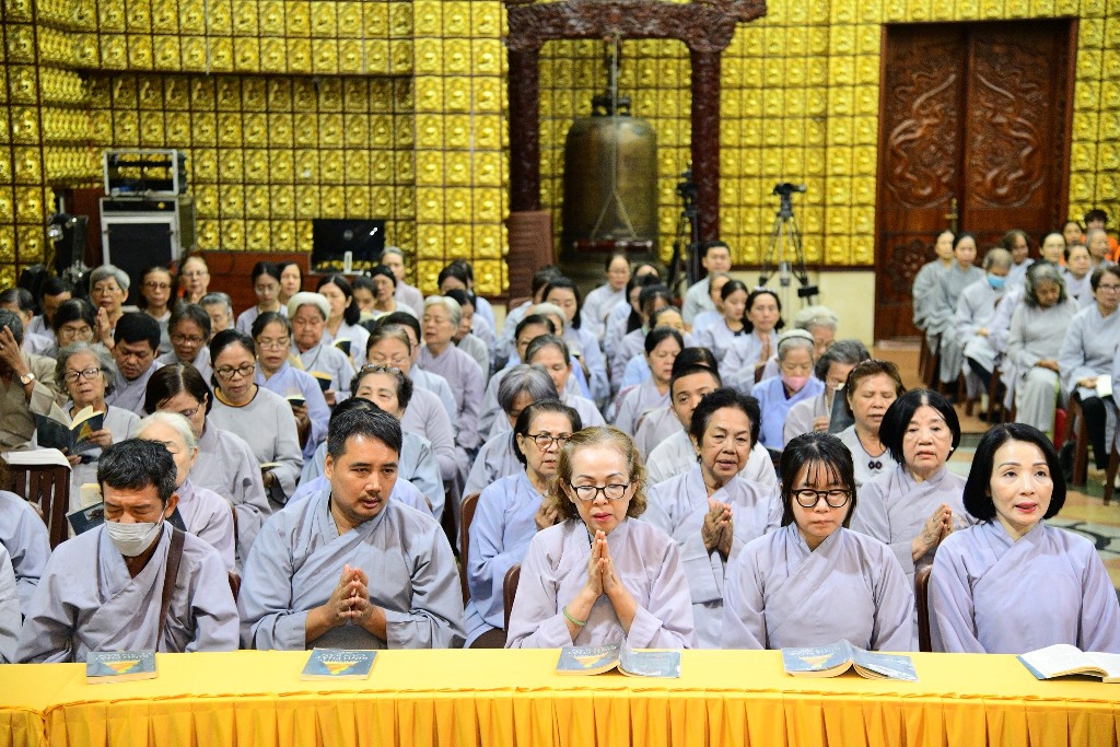 MỘT HƠI THỞ CHÁNH NIỆM - MỘT HƠI THỞ HẠNH PHÚC