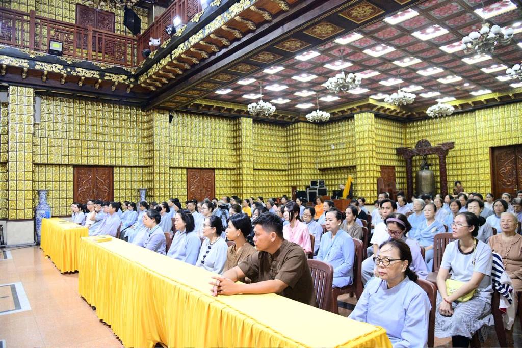 TRỞ VỀ VỚI HƠI THỞ: THẦY NHẬT TỪ HƯỚNG DẪN CỐT LÕI HÀNH THIỀN