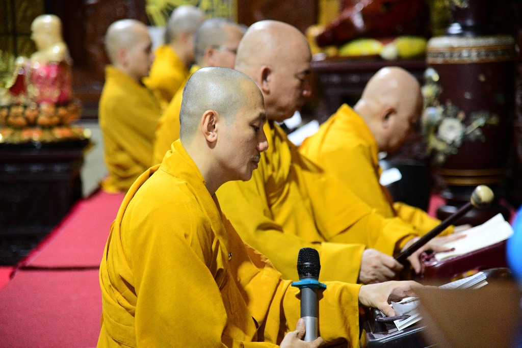 LÀM MỚI THÂN TÂM ĐÓN MỪNG PHẬT ĐẢN