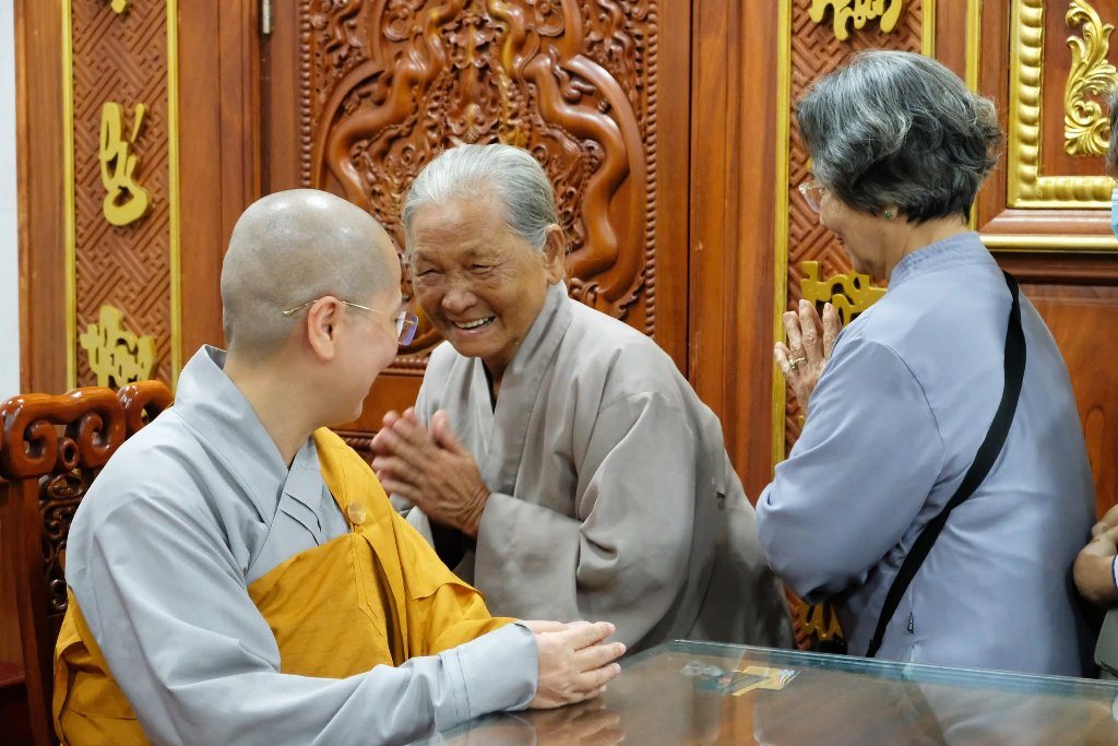 Lắng Đọng Thời Pháp Thoại "Vượt Qua Nỗi Sợ Hãi" Chuyển Hóa Khổ Đau Qua Lời Giảng Về Sự Buông Xả Của Ni Sư Thích Nữ Diệu Hiếu Tại Khóa Tu Ngày An Lạc Chùa Giác Ngộ