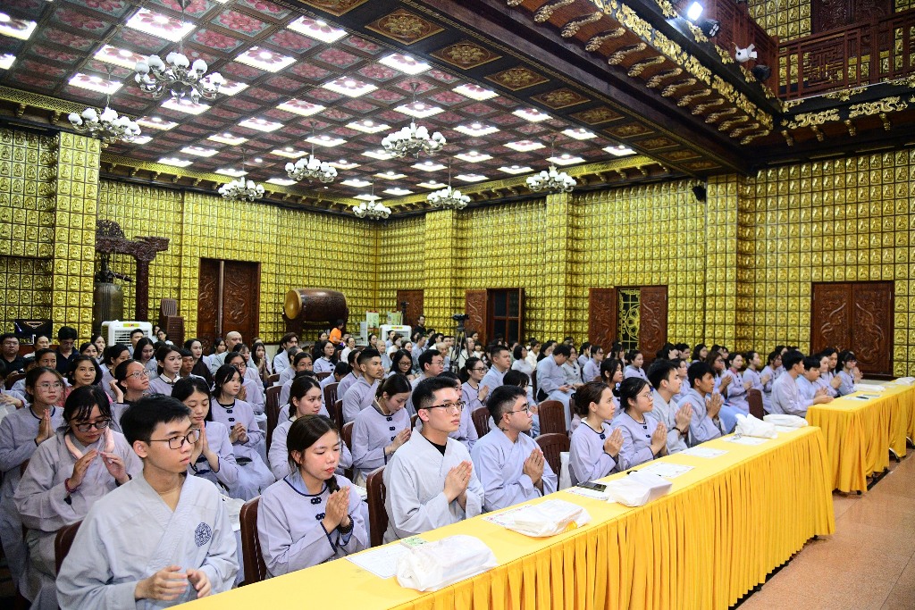 HƯỚNG VỀ TAM BẢO MÙA PHẬT ĐẢN: GẦN 200 PHẬT TỬ PHÁT TÂM QUY Y TẠI CHÙA GIÁC NGỘ