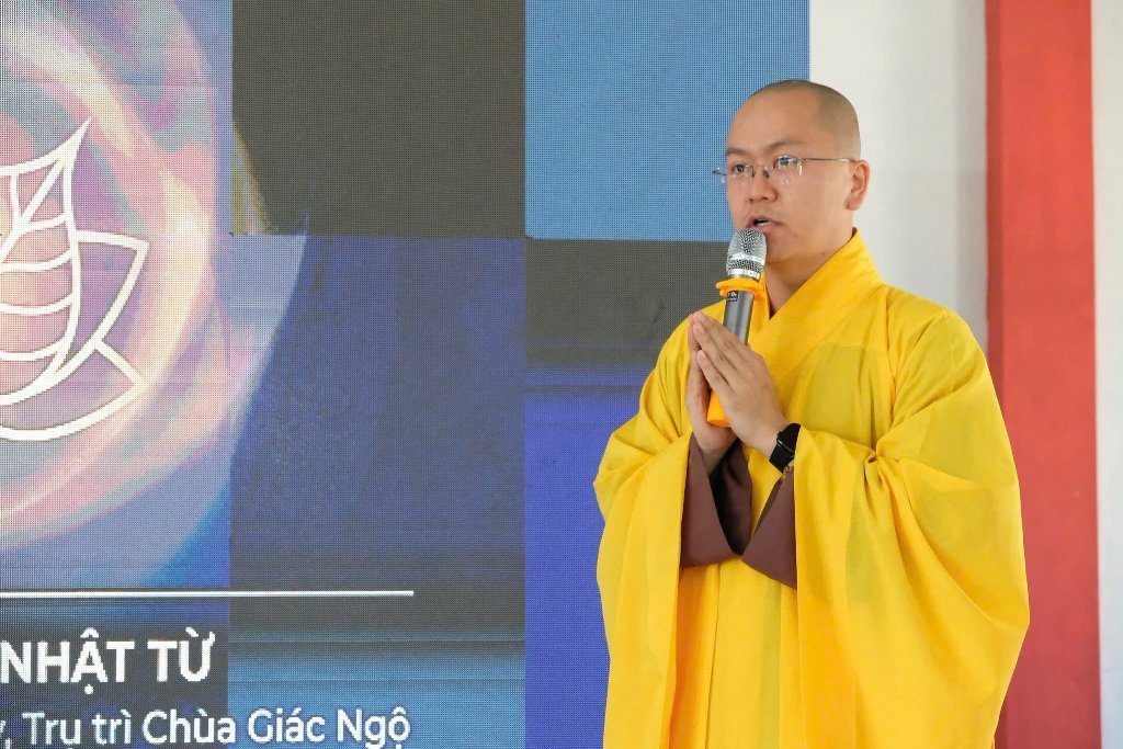 TT. THÍCH NHẬT TỪ CHIA SẺ ĐỀ TÀI “THẮP SÁNG NIỀM TIN” ĐẾN 300 TU SINH TẠI CHÙA HỮU LẠC (HÀ TĨNH)