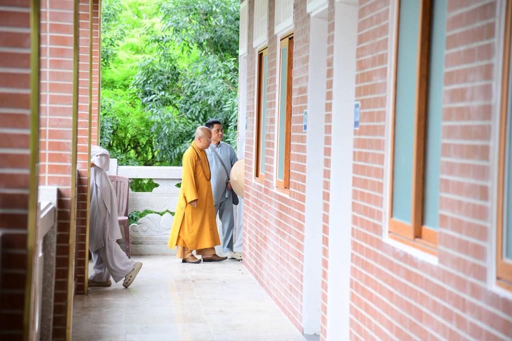 THẦY NHẬT TỪ CÙNG BAN LÃNH ĐẠO ĐẠO TRÀNG ĐẠO PHẬT NGÀY NAY KIỂM TRA TIẾN ĐỘ THI CÔNG TĂNG XÁ CHÙA GIÁC NGỘ (XÃ ĐẤT ĐỎ, TP.HCM)