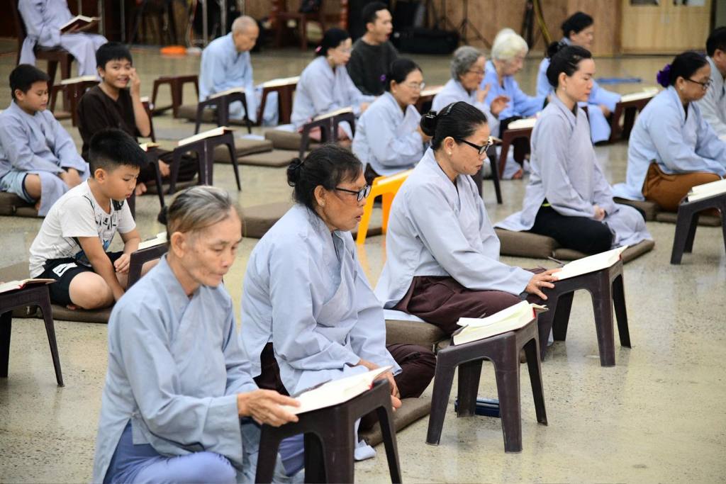 ĐƯA LỜI PHẬT DẠY ĐẾN GẦN NGƯỜI HỌC PHẬT QUA NHỮNG BẢN KINH THUẦN VIỆT