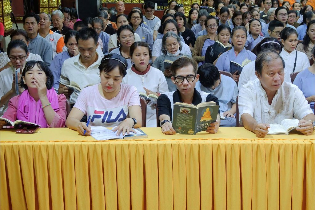 SƯ GIÁC NGUYÊN PHÁ VỠ LẦM TƯỞNG VỀ "NGHIỆP" TRƯỚC HƠN 600 HÀNH GIẢ