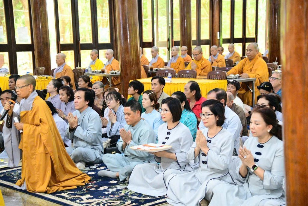 ĐẠO TRÀNG ĐẠO PHẬT NGÀY NAY CÚNG DƯỜNG TRAI TĂNG VÀ HỘ TRÌ AN CƯ TẠI CHÙA GIÁC NGỘ - ĐẤT ĐỎ (TP.HCM)