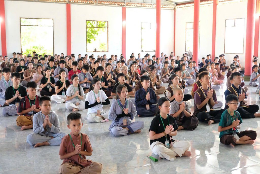 TT. THÍCH NHẬT TỪ CHIA SẺ ĐỀ TÀI “THẮP SÁNG NIỀM TIN” ĐẾN 300 TU SINH TẠI CHÙA HỮU LẠC (HÀ TĨNH)