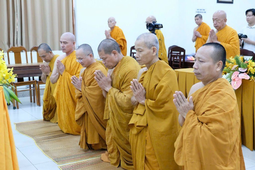 TT. THÍCH NHẬT TỪ: KIẾN LẬP ĐẠO TRÀNG ĐÚNG CHÁNH PHÁP ĐỂ PHỤNG SỰ NHÂN SINH 