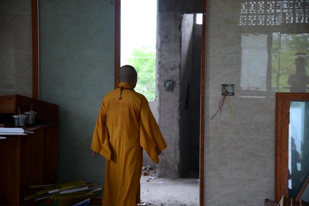 THẦY NHẬT TỪ CÙNG BAN LÃNH ĐẠO ĐẠO TRÀNG ĐẠO PHẬT NGÀY NAY KIỂM TRA TIẾN ĐỘ THI CÔNG TĂNG XÁ CHÙA GIÁC NGỘ (XÃ ĐẤT ĐỎ, TP.HCM)