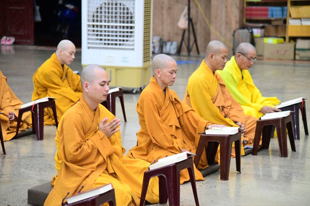 ĐƯA LỜI PHẬT DẠY ĐẾN GẦN NGƯỜI HỌC PHẬT QUA NHỮNG BẢN KINH THUẦN VIỆT