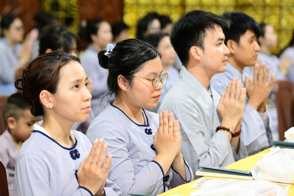 HƯỚNG VỀ TAM BẢO MÙA PHẬT ĐẢN: GẦN 200 PHẬT TỬ PHÁT TÂM QUY Y TẠI CHÙA GIÁC NGỘ