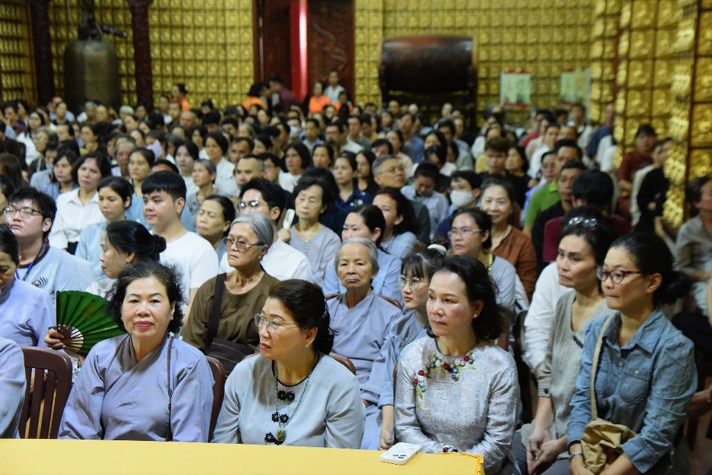 SƯ GIÁC NGUYÊN PHÁ VỠ LẦM TƯỞNG VỀ "NGHIỆP" TRƯỚC HƠN 600 HÀNH GIẢ