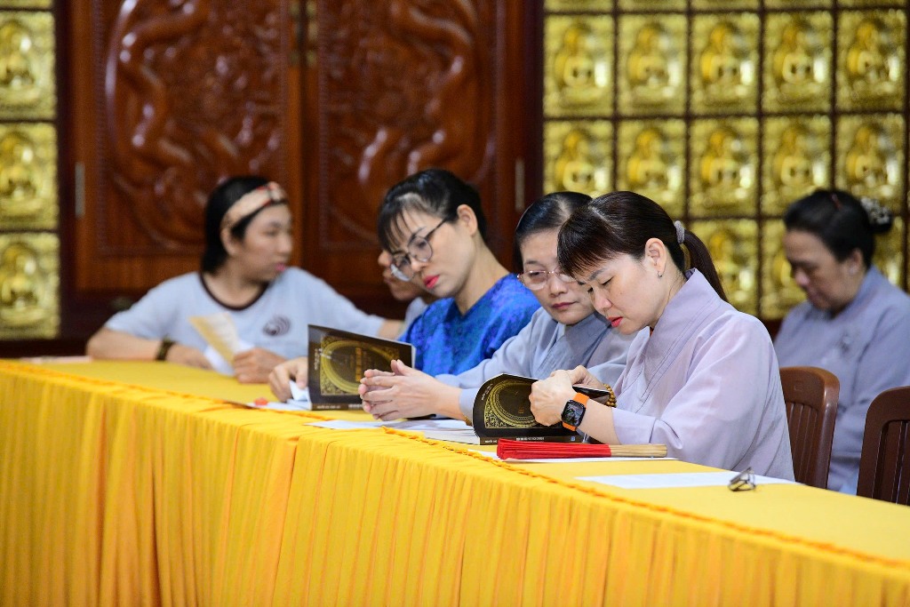 LỄ RA MẮT SÁCH “CUỘC ĐỜI ĐỨC PHẬT THÍCH CA MÂU NI QUA TEM BƯU CHÍNH VÀ BƯU ẢNH” TRONG MÙA PHẬT ĐẢN THIÊNG LIÊNG 