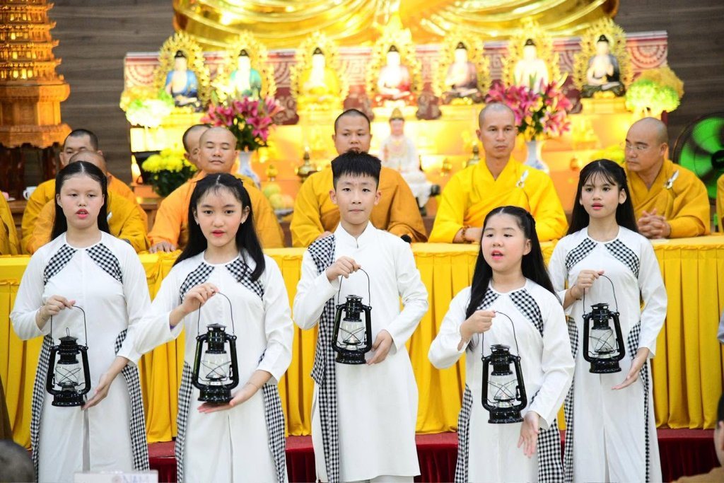 BẾ MẠC KHÓA TU XUẤT GIA BÁO HIẾU LẦN 5, KHÉP LẠI HÀNH TRÌNH TU HỌC Ý NGHĨA