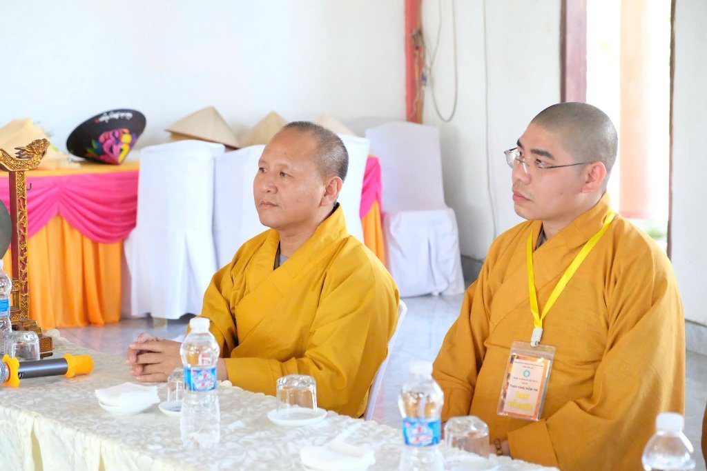 TT. THÍCH NHẬT TỪ CHIA SẺ ĐỀ TÀI “THẮP SÁNG NIỀM TIN” ĐẾN 300 TU SINH TẠI CHÙA HỮU LẠC (HÀ TĨNH)