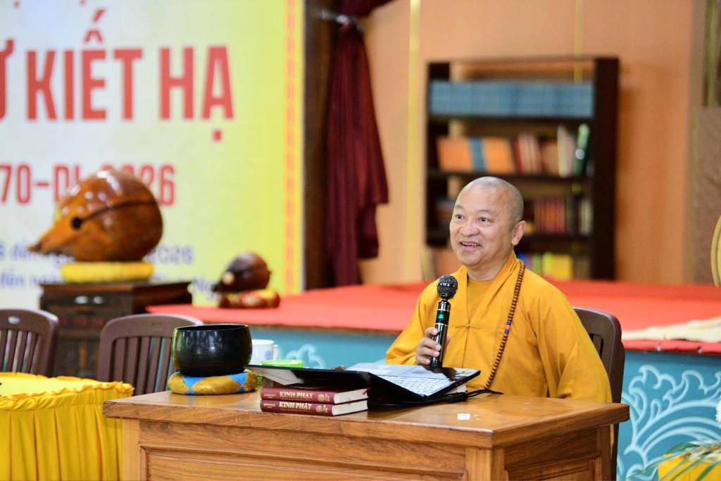 LẠY PHẬT – HẠ NGÃ MẠN: CON ĐƯỜNG TRỞ VỀ VỚI SỰ KHIÊM CUNG VÀ TỈNH THỨC
